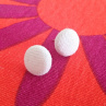 Bílé – buttonkové náušnice
