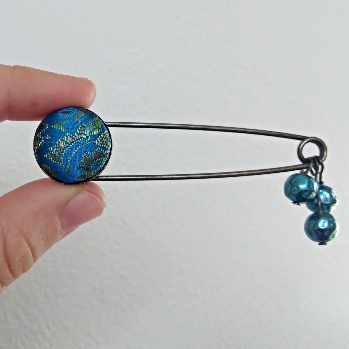 Ozdobný spínací špendlík, na zámku