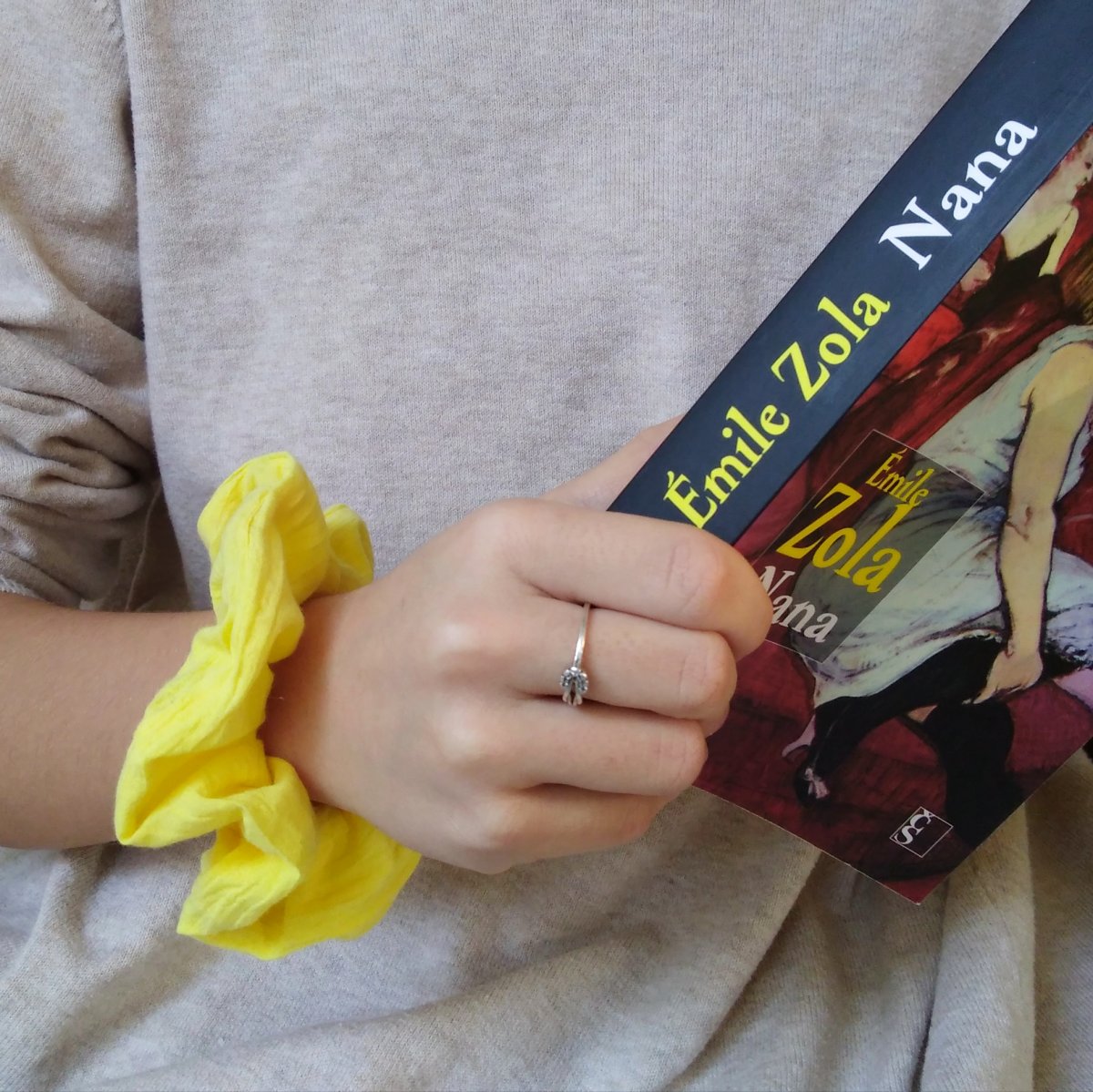 Textilní gumička/náramek – světle žlutá