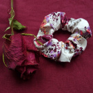 Textilní gumička/náramek – něžné květy