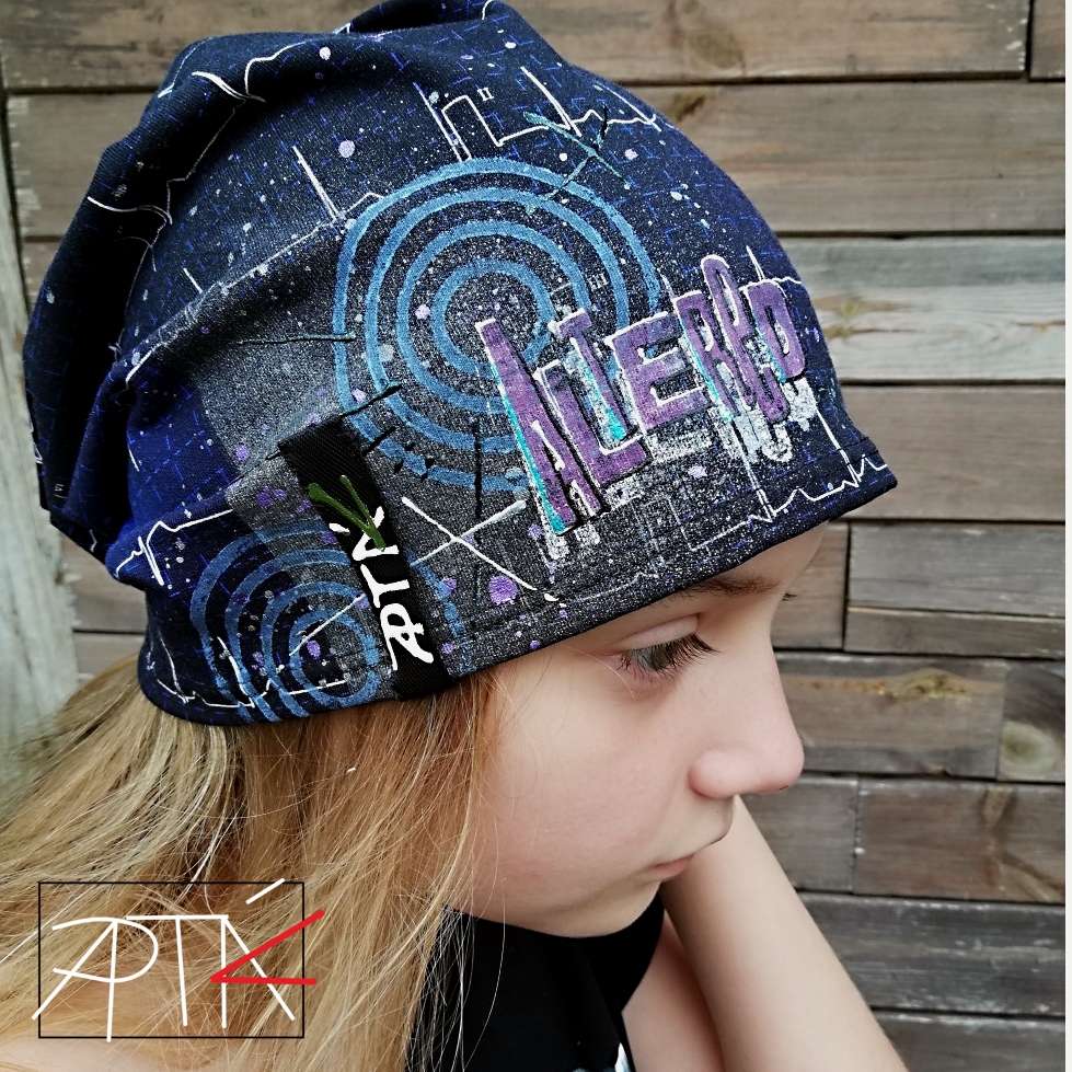 Malovaná čepice "kardio", volná