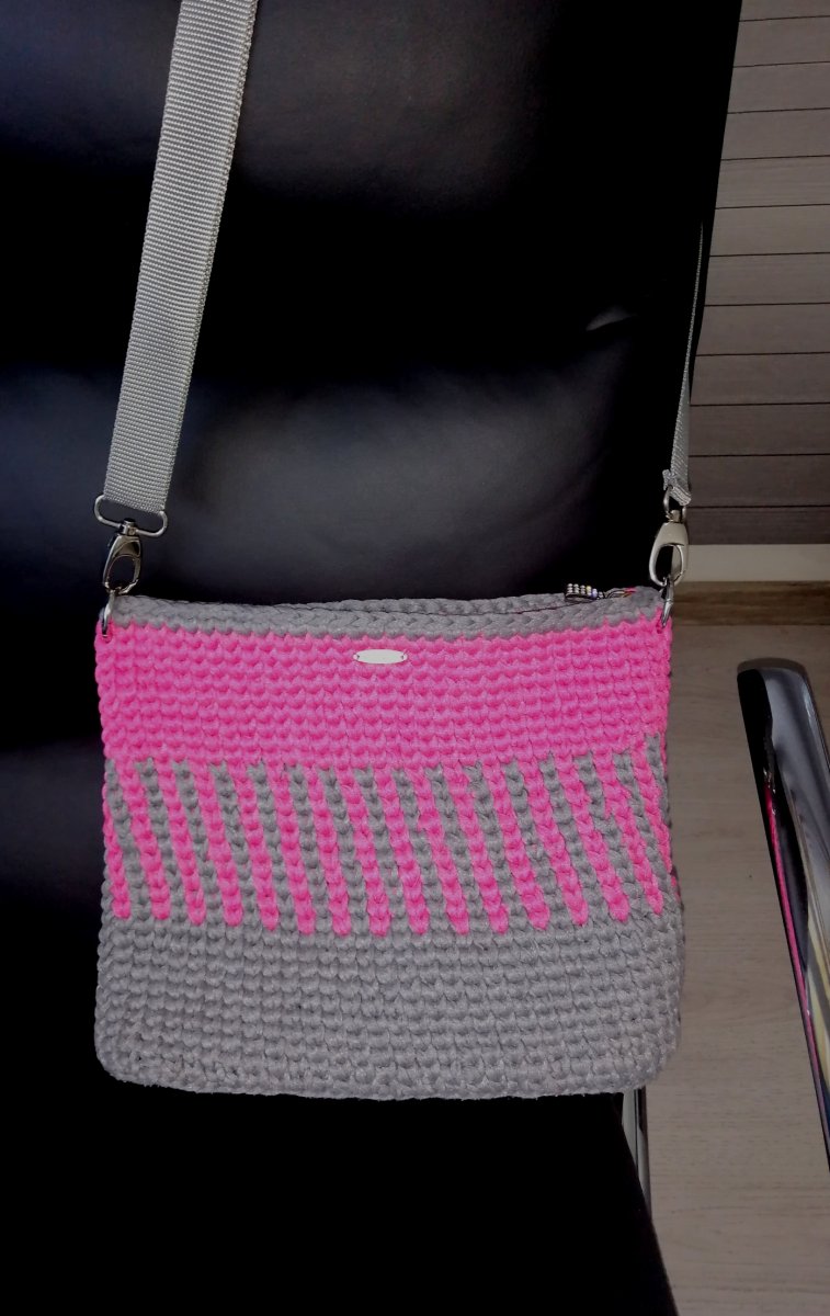 Háčkovaná kabelka růžovo šedá