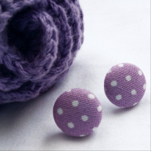 Puntíčky v lila – buttonkové náušnice