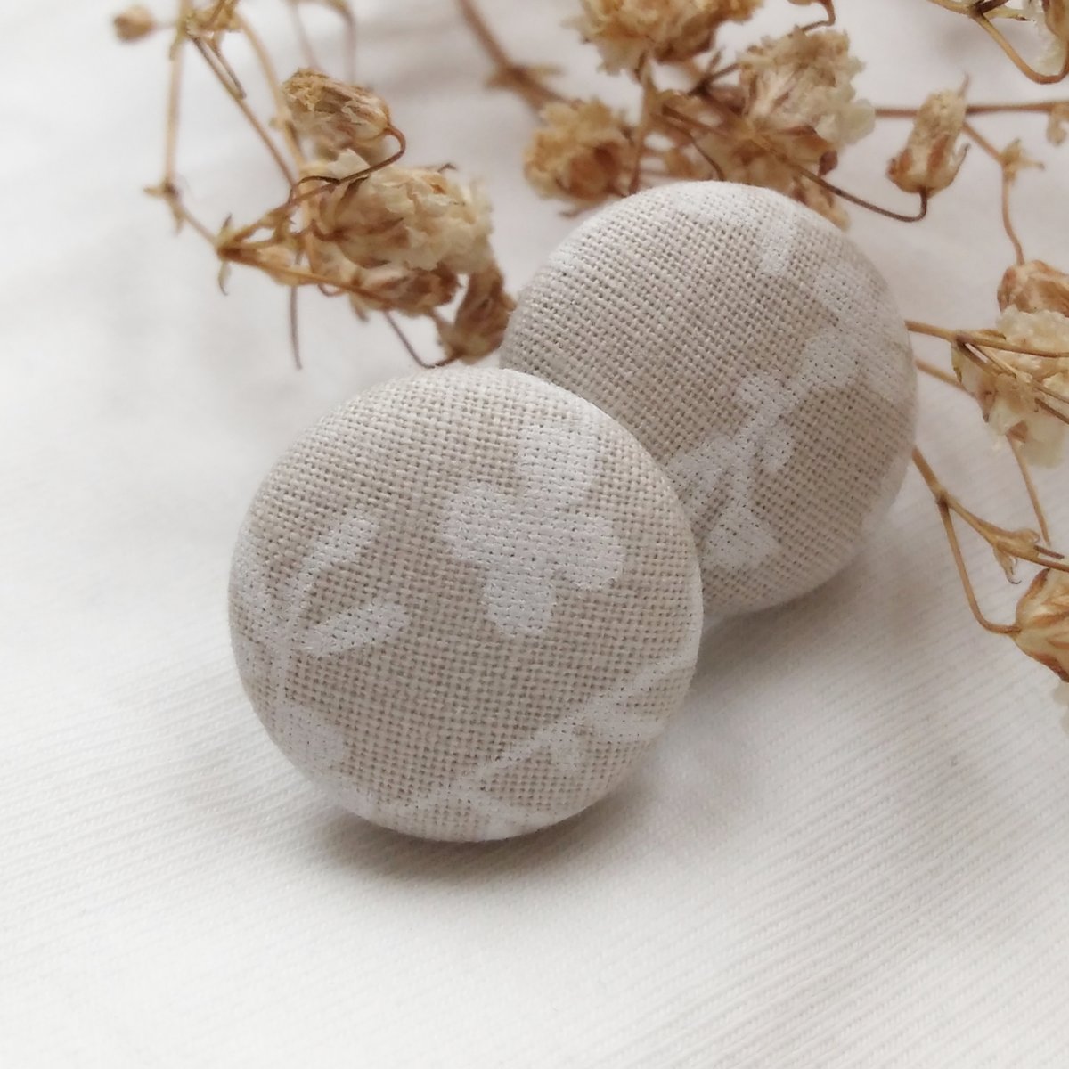 Něžně květinové – buttonkové náušnice