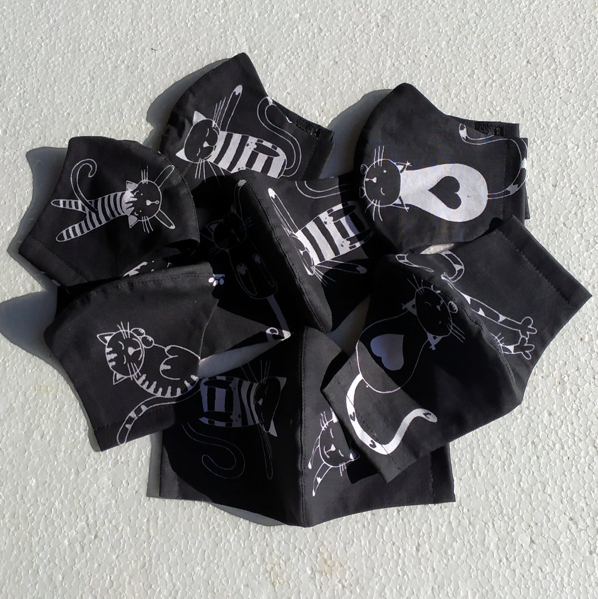 Pro koťata - tvarovaná dvouvrstvá dětská s kapsou 