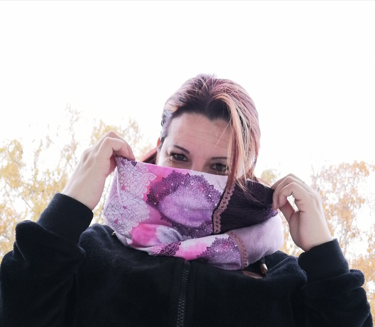 nákrčník dámský fialový s mandalou