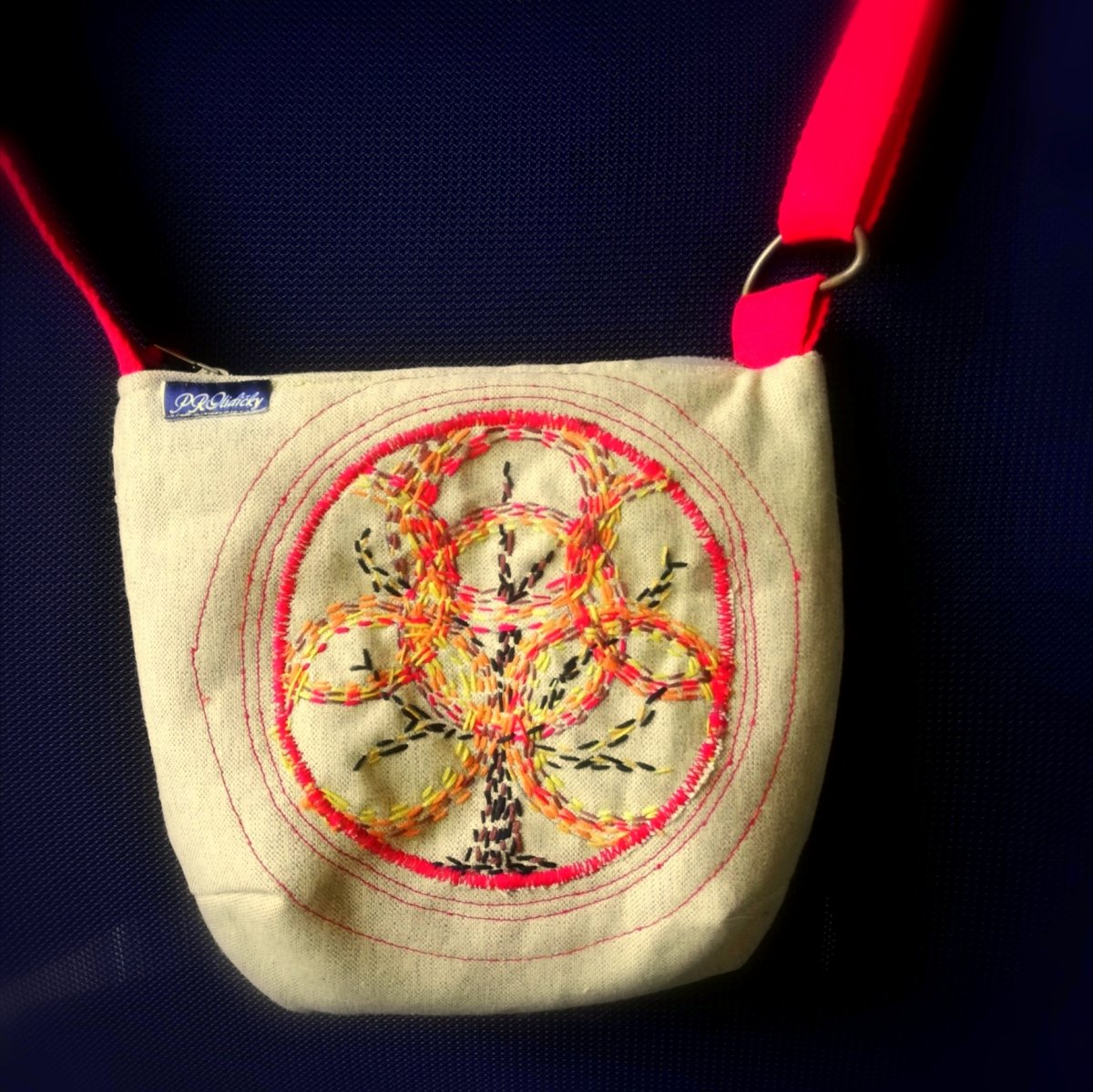 Kabelka-len s výšivkou