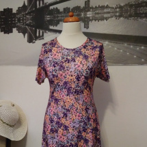 letní šaty s asymetrickou sukní