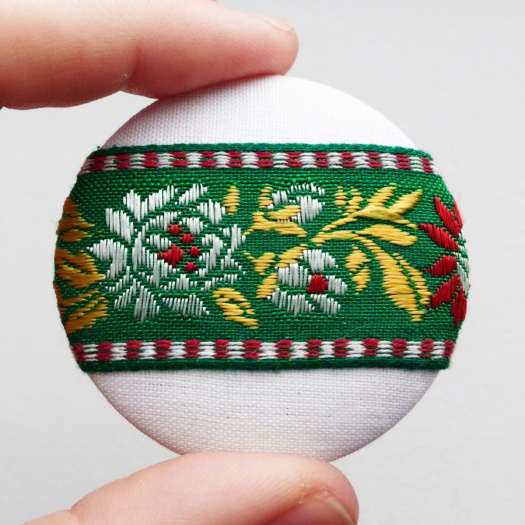 Folklórní brož