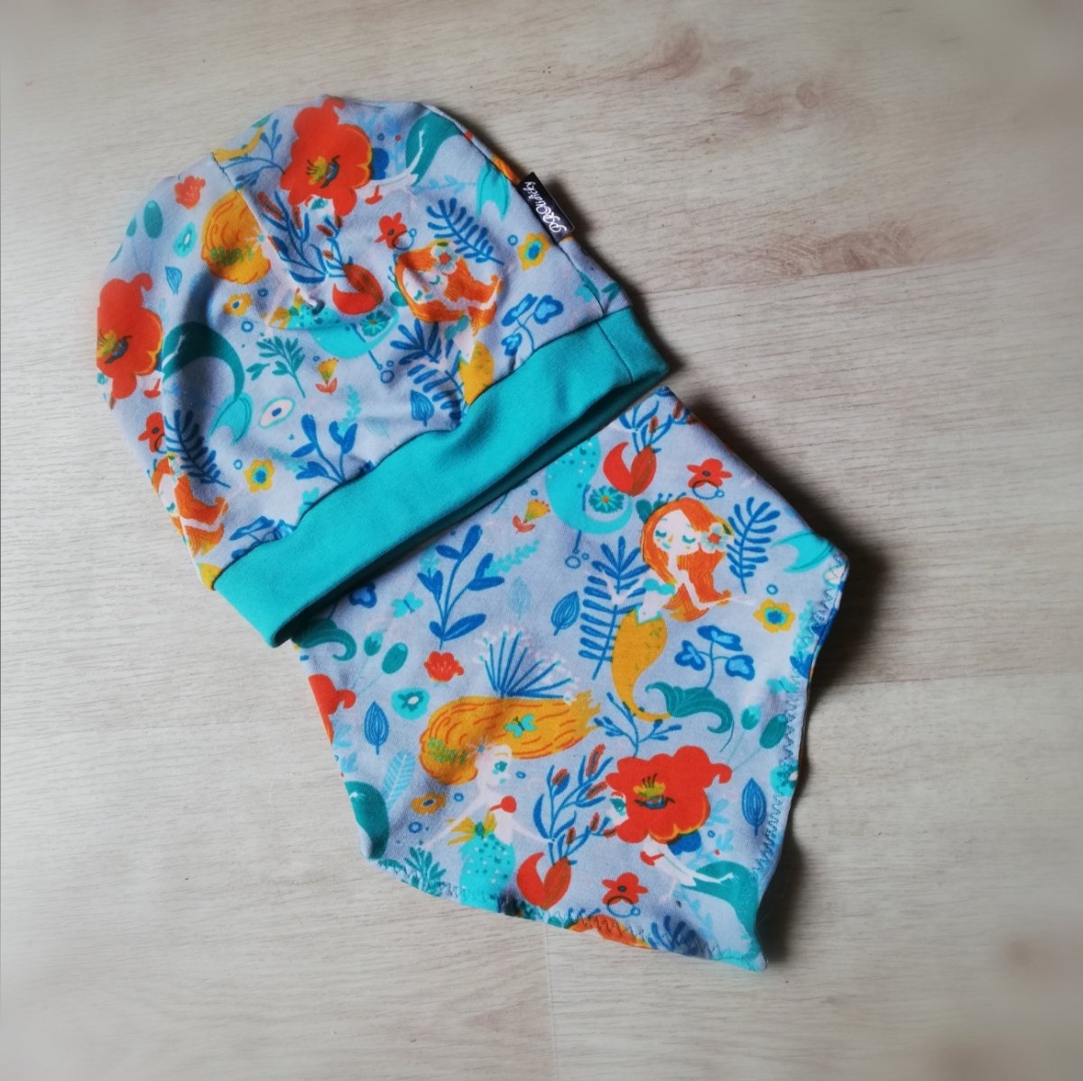 Čepička a nákrčník pro mimi -jednoduchá