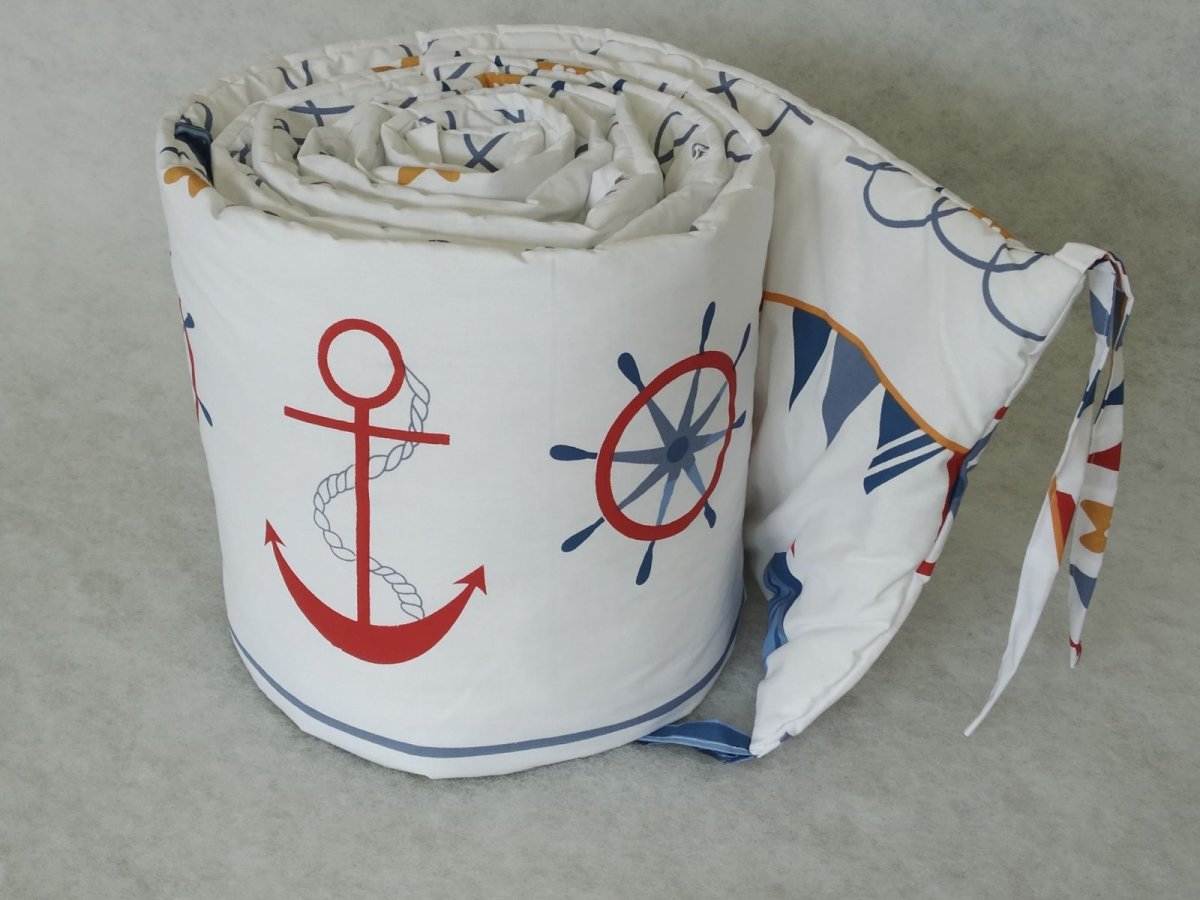 Mantinel kolem celé postýlky námořník