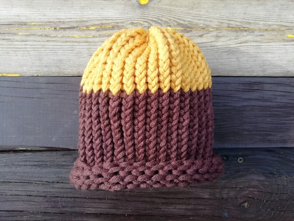 Pletená čepička skladem hnědá + hořčicová 
