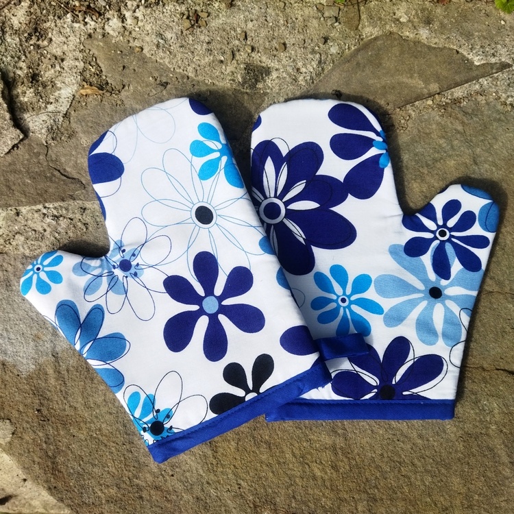 Kuchyňské chňapky modro-bílé s květy