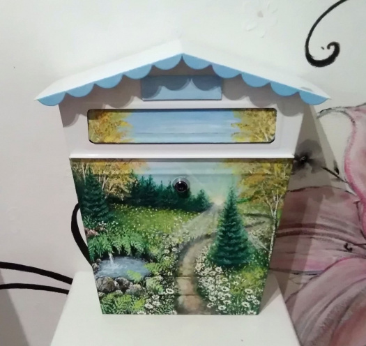  Malovaná poštovní schránka