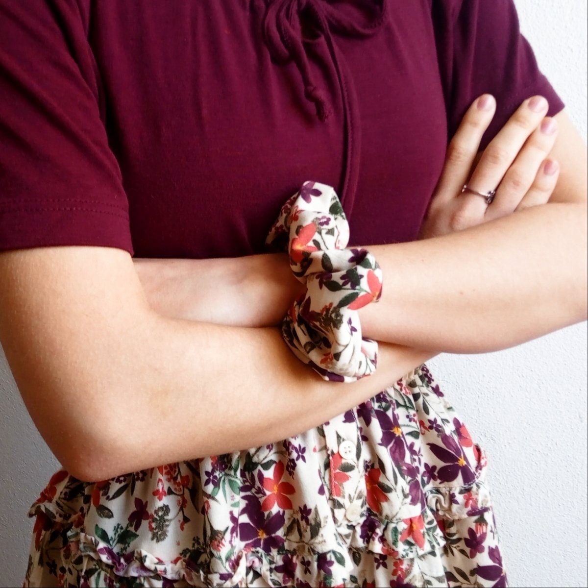 Textilní gumička/náramek – květy džungle