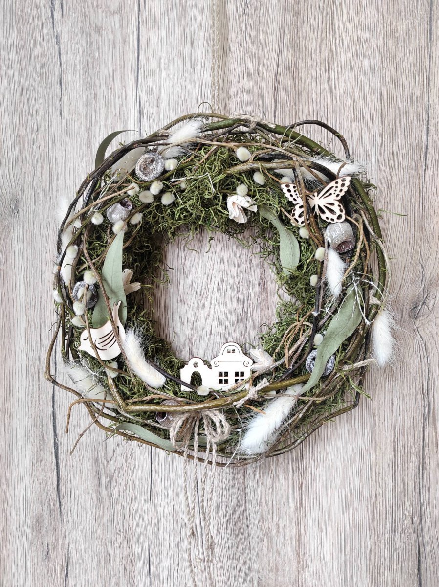 Přírodní věnec s domečkem