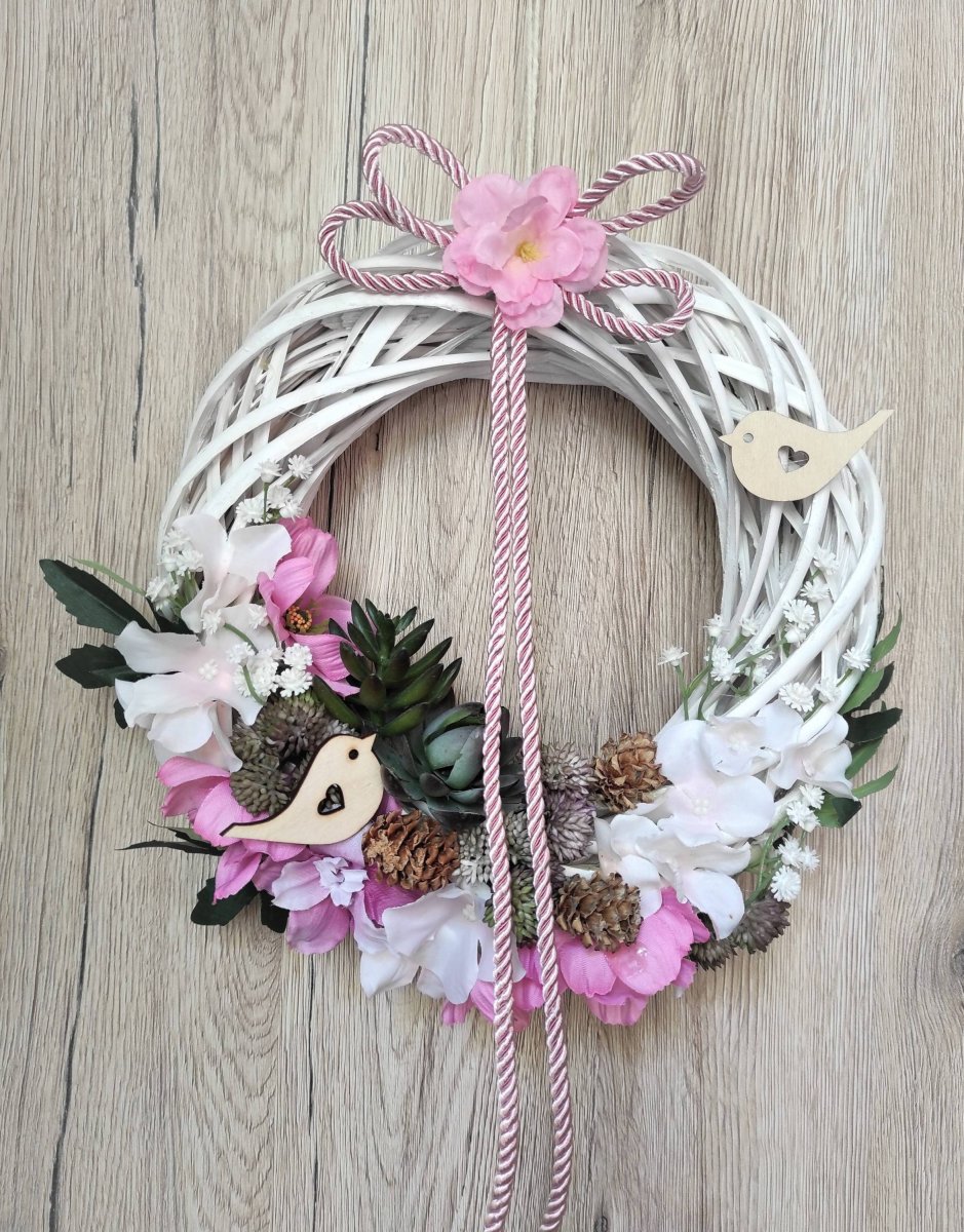 Proutěný věnec růžovobílý s ptáčky