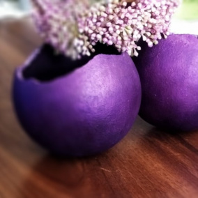 Betonová skořepina hladká, svícen " Fialová "