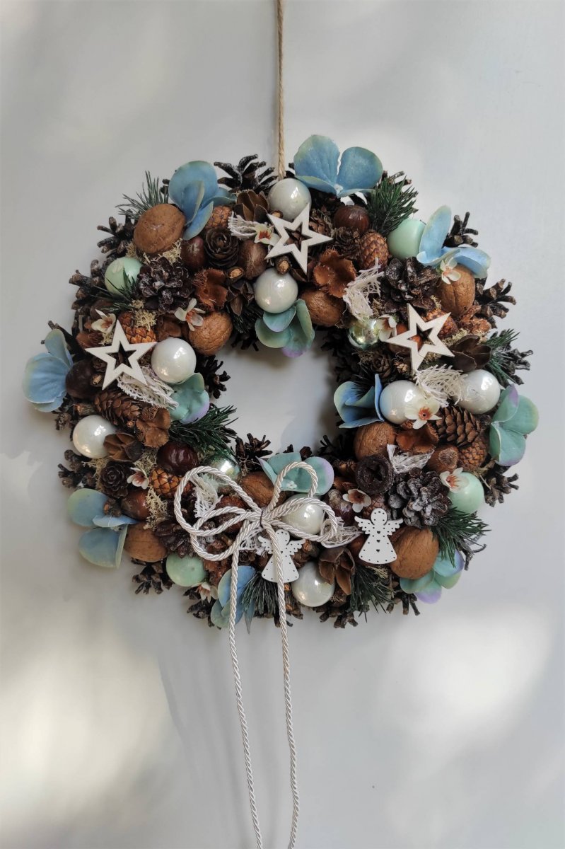 Vánoční věnec s hortenzií