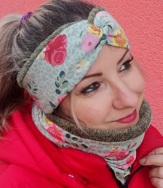 Čelenka květy na zelené 
