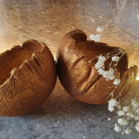 Beton-svícen-skořepina " Medově-zlatá "