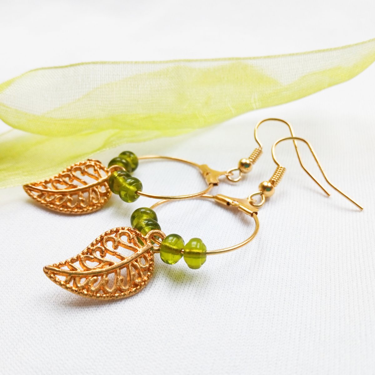 Náušnice se zlatými lístečky