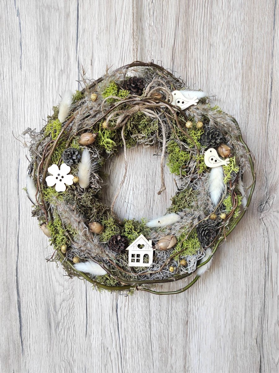 Jarní přírodní věnec s domečkem