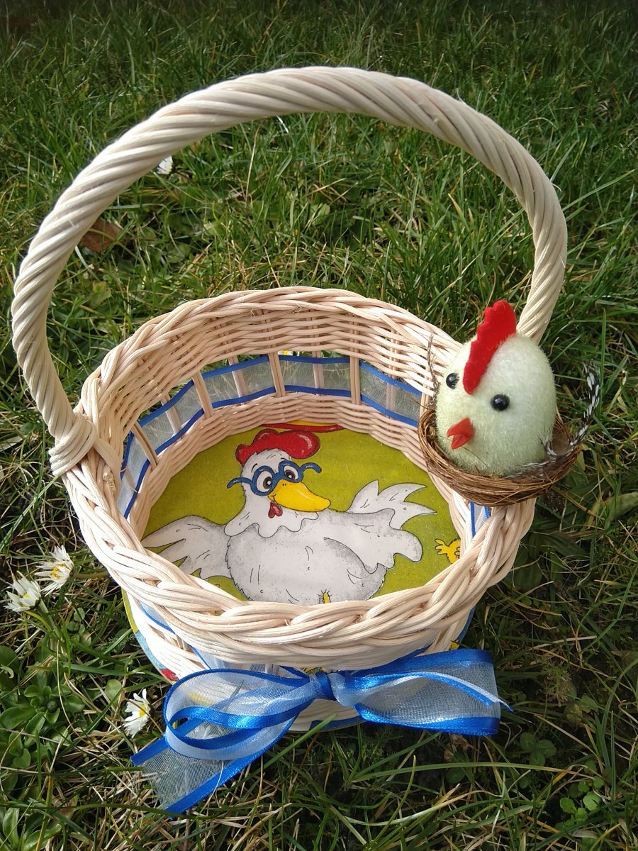 Košíček na 10 vajíček - slepička a kuřátka 