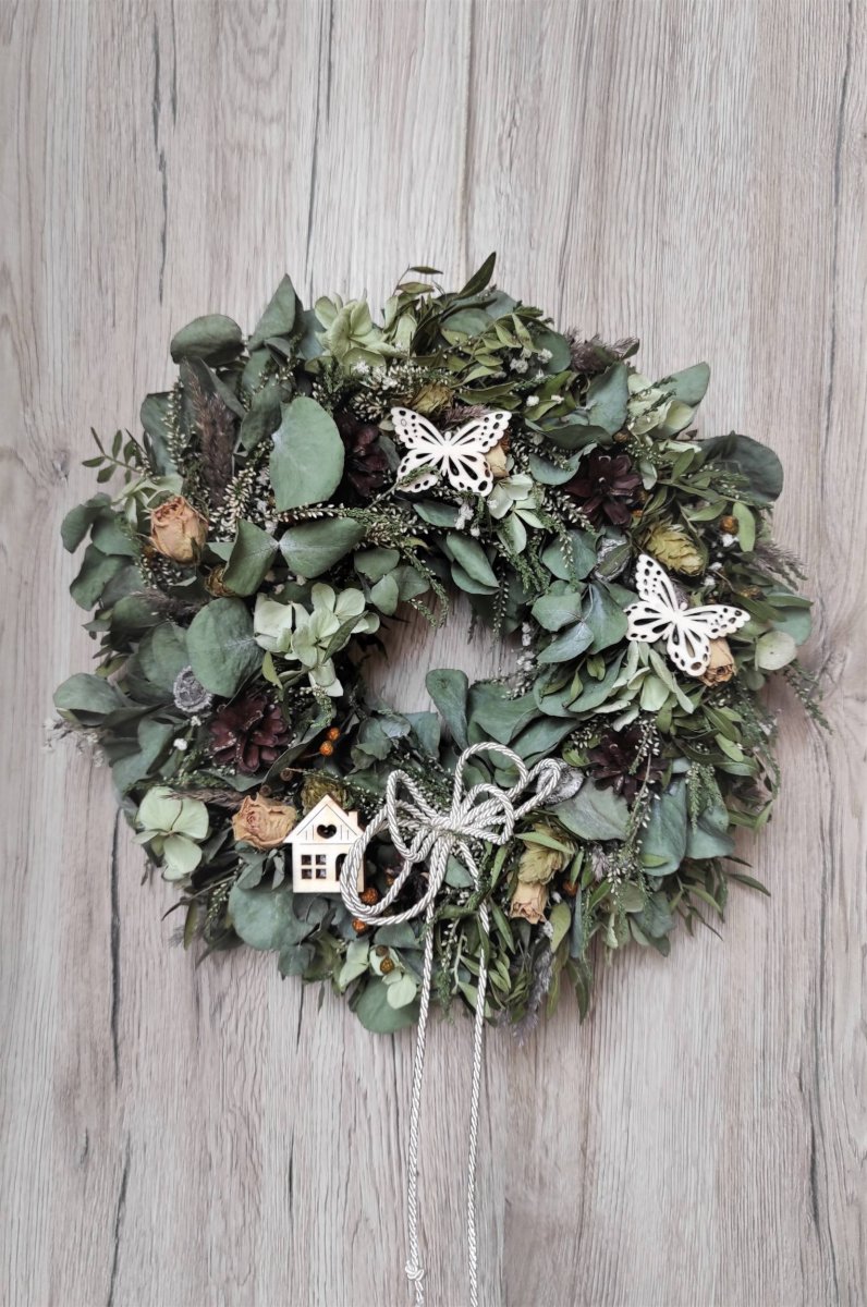 Přírodní eukalypt. věnec s motýlky