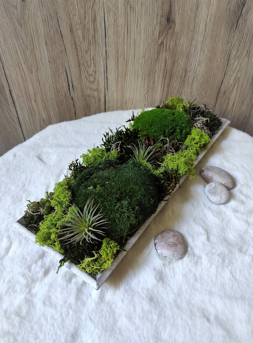 Mechová dekorace na patinovaném tácku