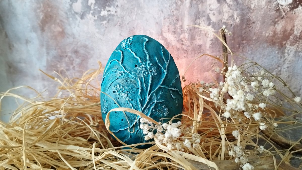 Betonové dekorativní vajíčko "Tyrkys+bílá+vosk"