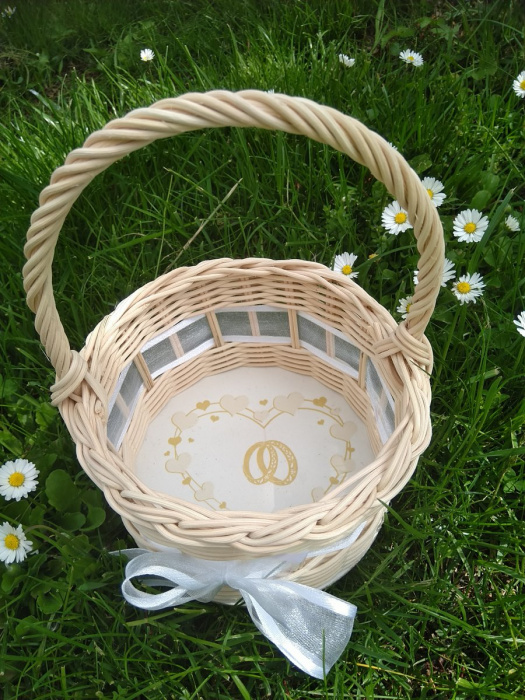 Košíček - prstýnky a srdíčko 