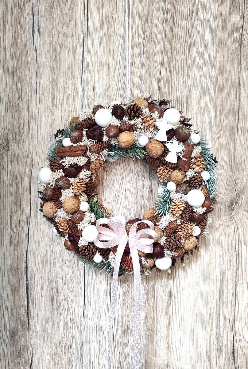 Vánoční věnec do bílé