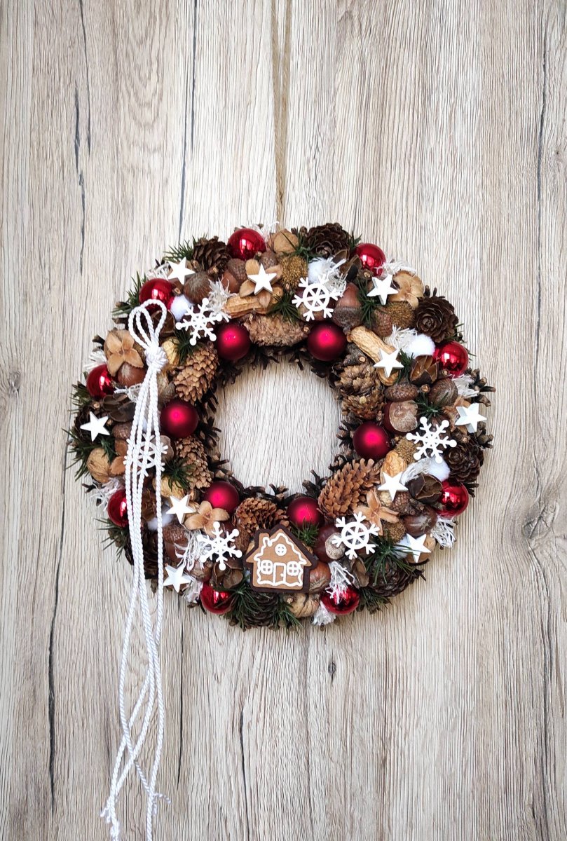 Vánoční věnec do červenobílé