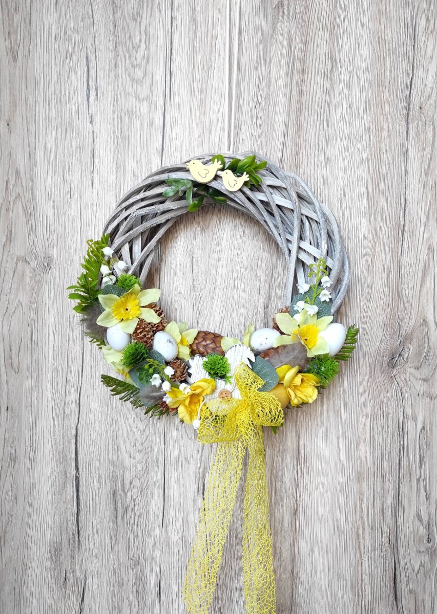 Velikonoční věnec ve žlutobílé s kohoutkem