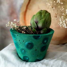 Veselý betonový květináč " Emerald Green"