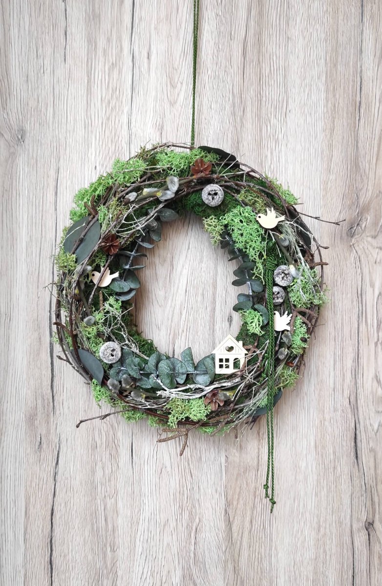 Přírodní proutěný věnec s domečkem 