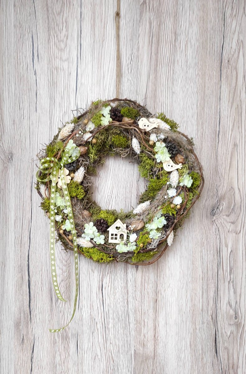 Přírodní věnec s domečkem 