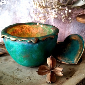 Beton-nádobka "Stékaný okraj+smaragd+bronz"