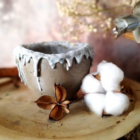 Beton-nádobka "Stékaný okraj+beton+bílá"