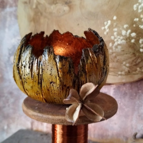 Beton-skořepina-svícen " Černá+šelak "