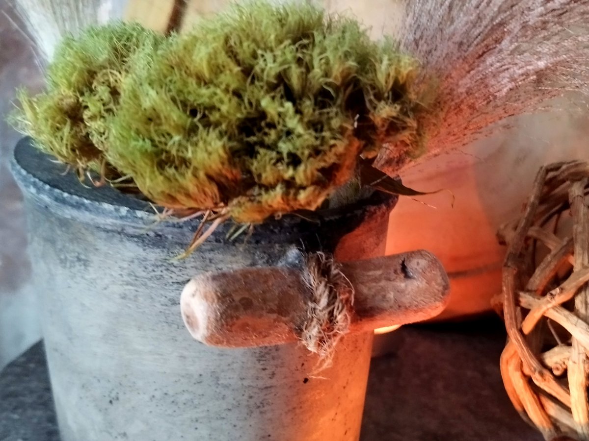 Beton-květináč-úchytky " Přírodní+patina "