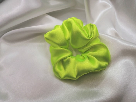 Žlutá scrunchie