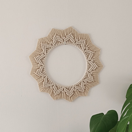 Mandala v barvě béžové