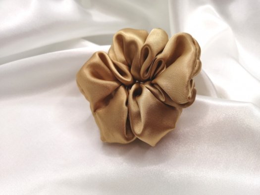 Zlatá scrunchie