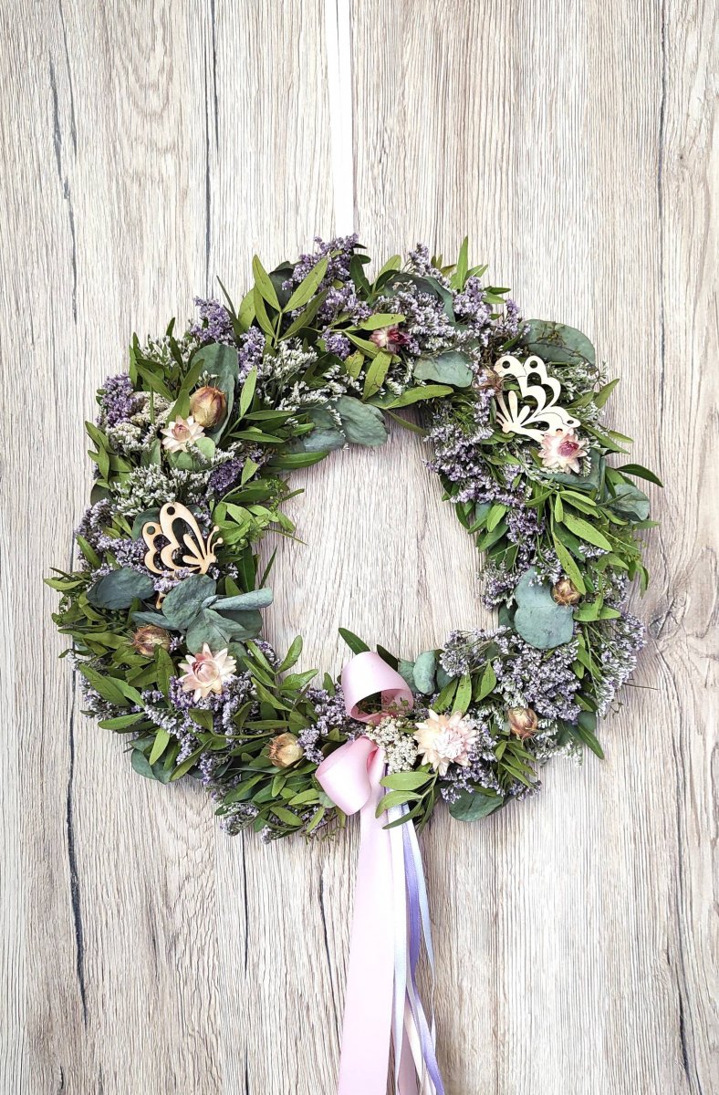 Přírodní věnec do fialkové