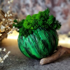 Betonová skořepina s mechem "Zelená+černá"