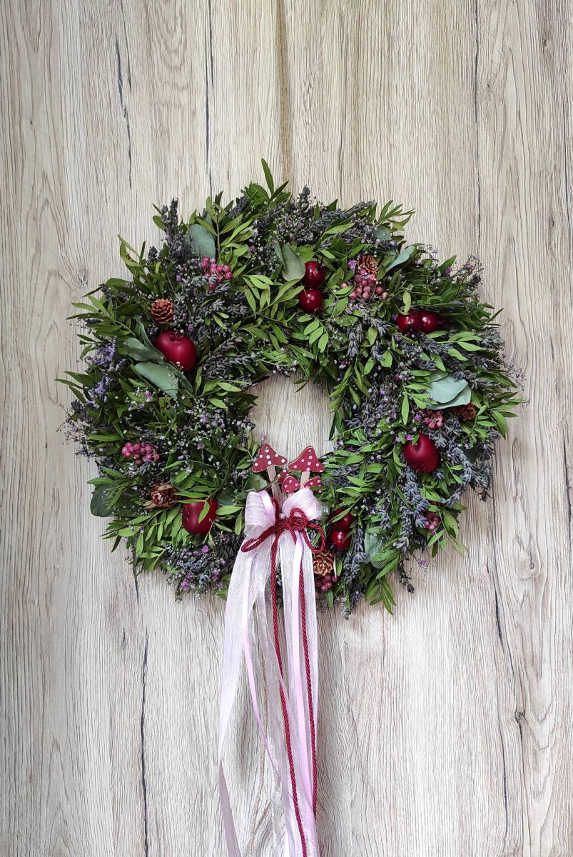 Podzimní přírodní věnec s muchomůrkami