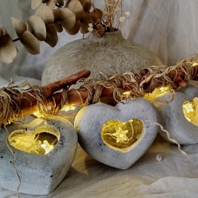 Srdce na větvi-závěs "Beton+dřevo+světýlka"