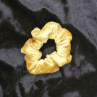 Sametová scrunchie - zlatá